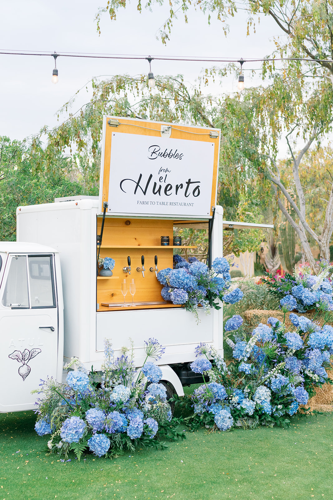 Incorporating-Something-Blue-in-Wedding-Decor