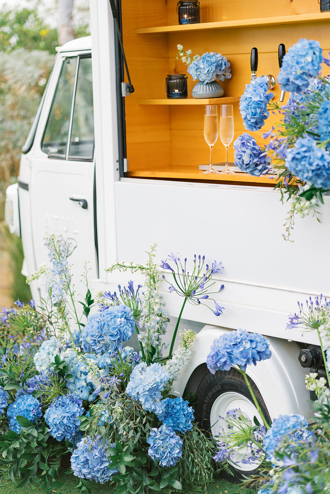 Incorporating-Something-Blue-in-Wedding-Decor