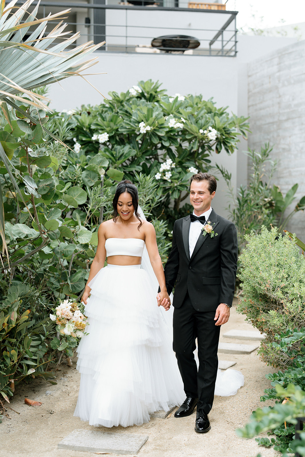 DARSIE-ALEXS-WEDDING-RIDING-THE-WAVES-OF-LOVE-IN-LOS-CABOS