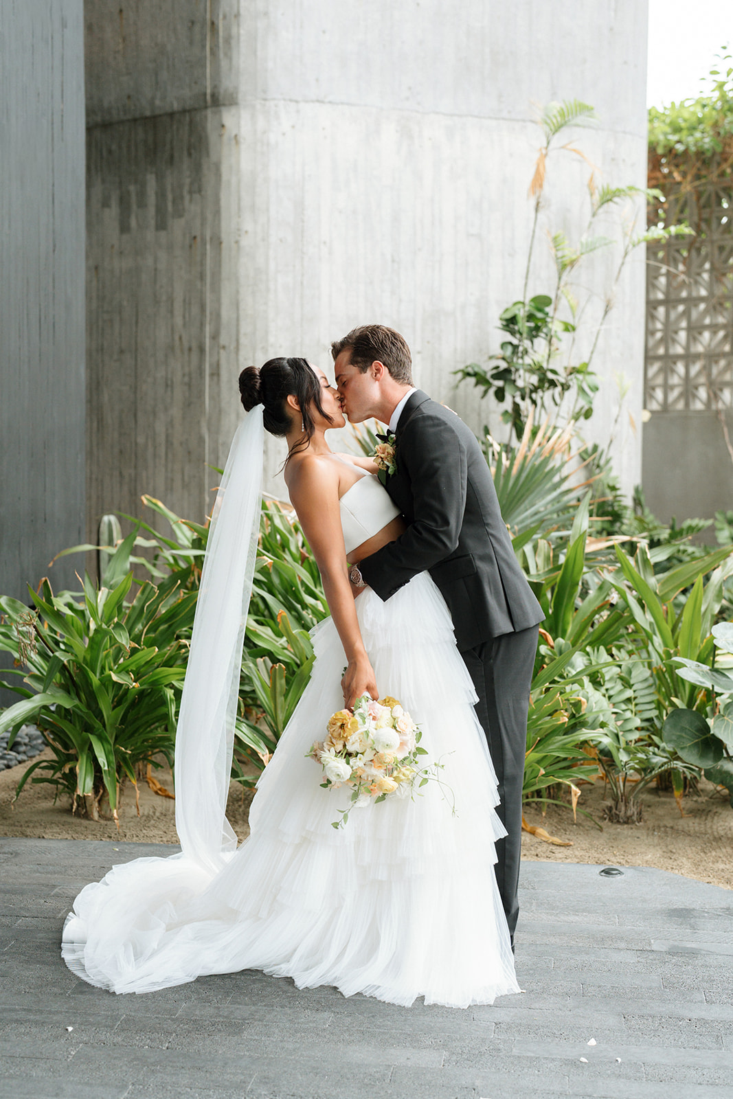 DARSIE-ALEXS-WEDDING-RIDING-THE-WAVES-OF-LOVE-IN-LOS-CABOS