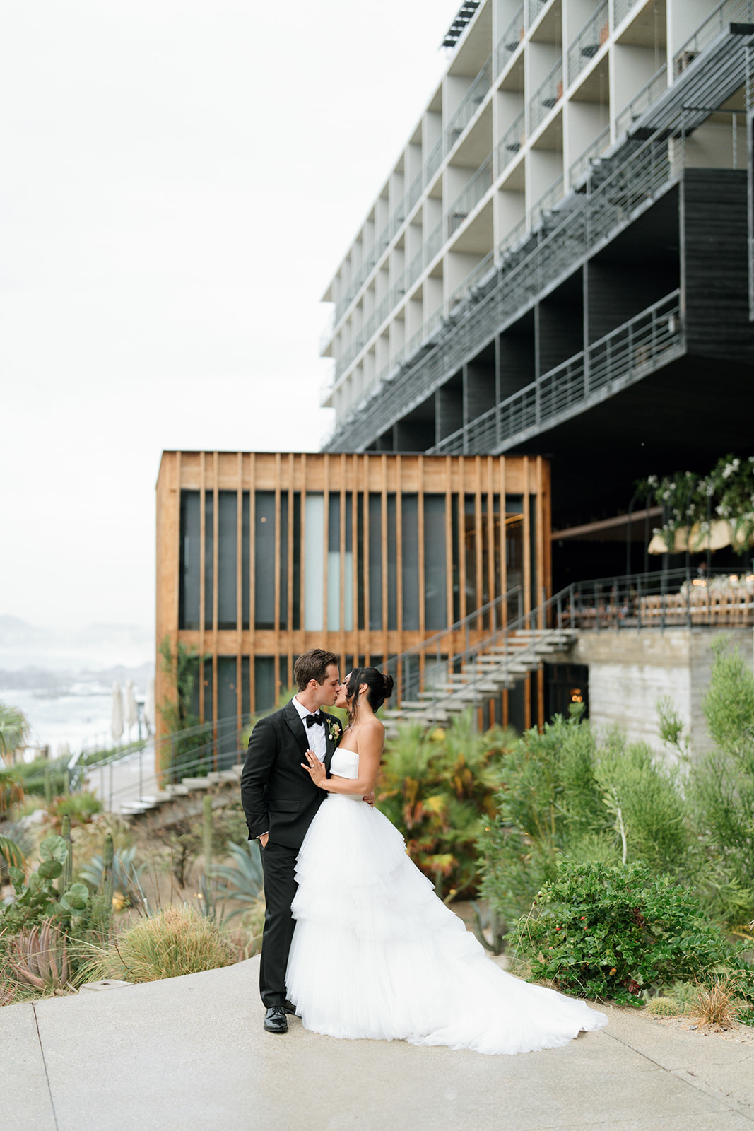 DARSIE-ALEXS-WEDDING-RIDING-THE-WAVES-OF-LOVE-IN-LOS-CABOS